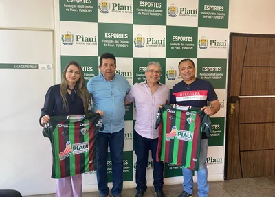 João Vicente e Evaldo Gomes ao lado de Josiene Campelo e Paulo Roberto da Iluminação