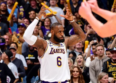 LeBron James acertou 8 bolas de 3