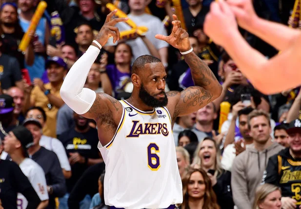 LeBron James acertou 8 bolas de 3