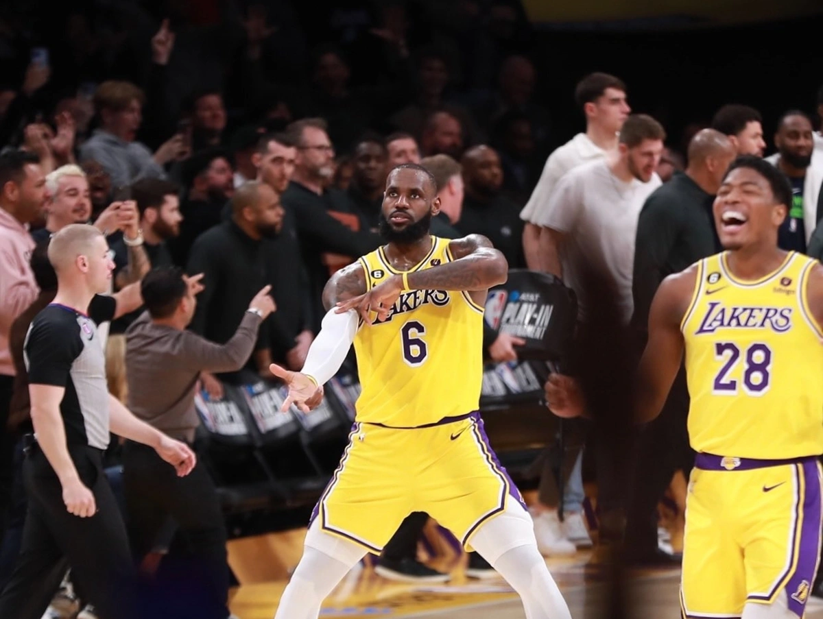 LeBron James foi o cestinha da partida com 30 pontos