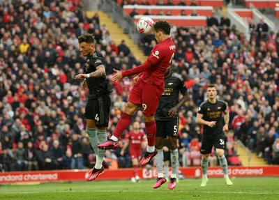 Liverpool e Arsenal empatam pela Premier League