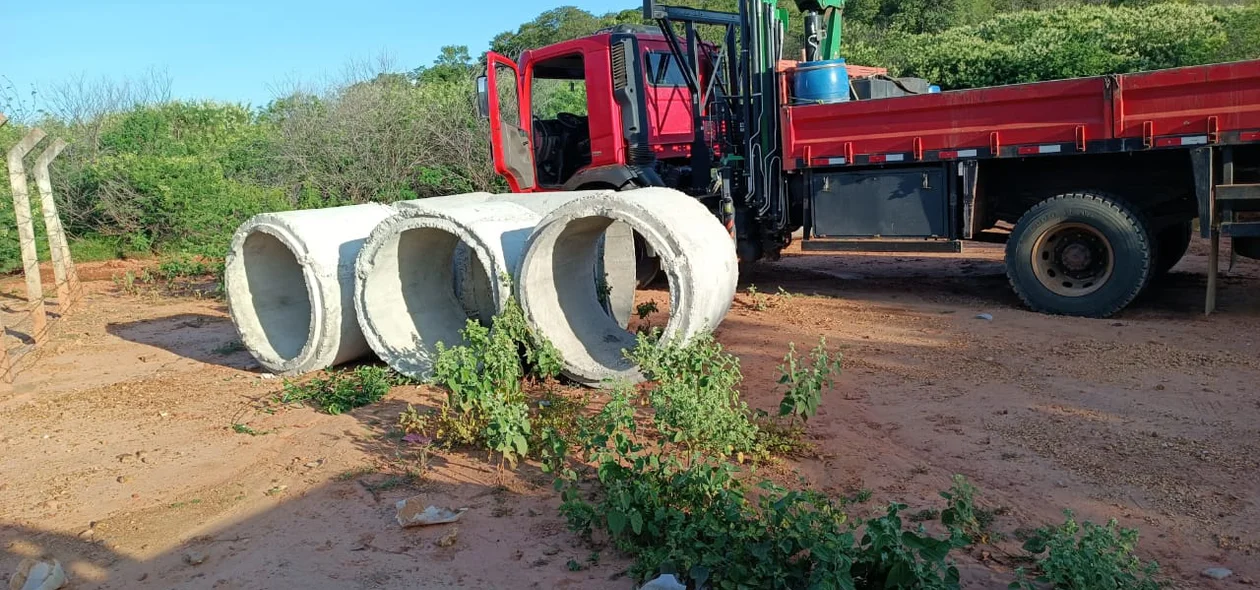 Bueiros para recuperação da estrada no Município de Jaicós