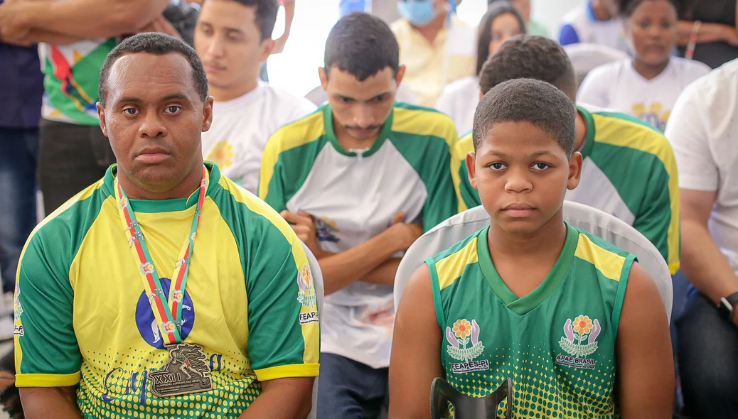 Membros e atleta da FEAPES-PI