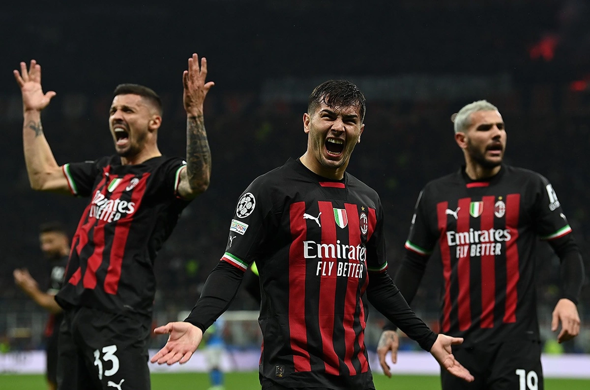 Milan bate Napoli em clássico de italianos na Liga dos Campeões