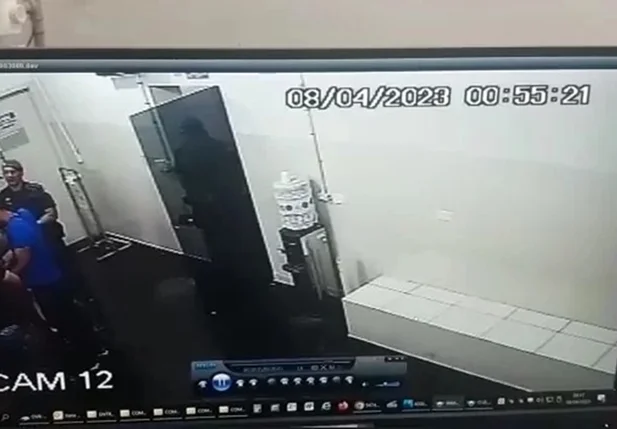 Momento em que acusado avança em PM em SP