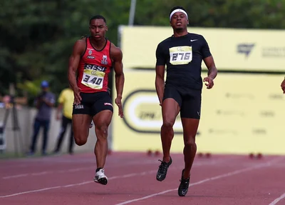 Momento em que Paulo André se lesiona no terço final da prova de 100mts no Desafio CBAt