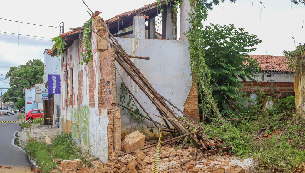 Moradores afirmam que estrutura estava abalada a vários anos