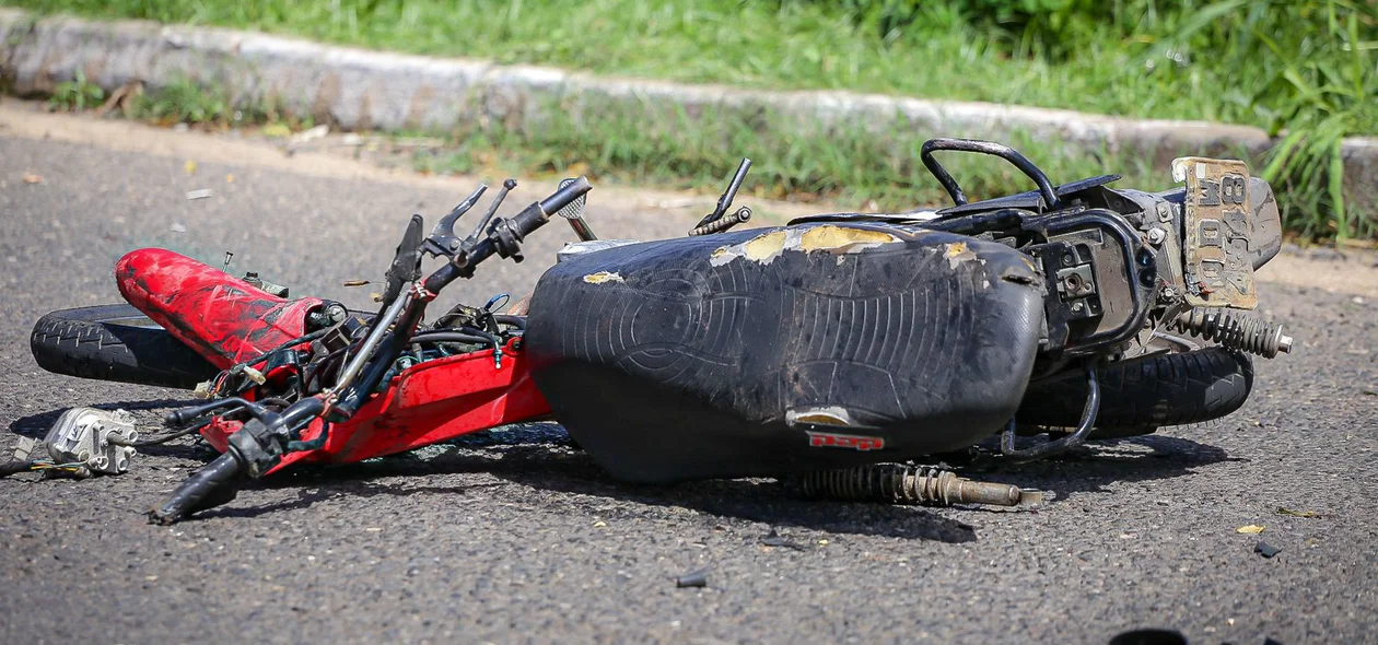 Motocicleta da vítima totalmente destruída