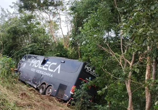 Ônibus da banda Moleca 100 Vergonha