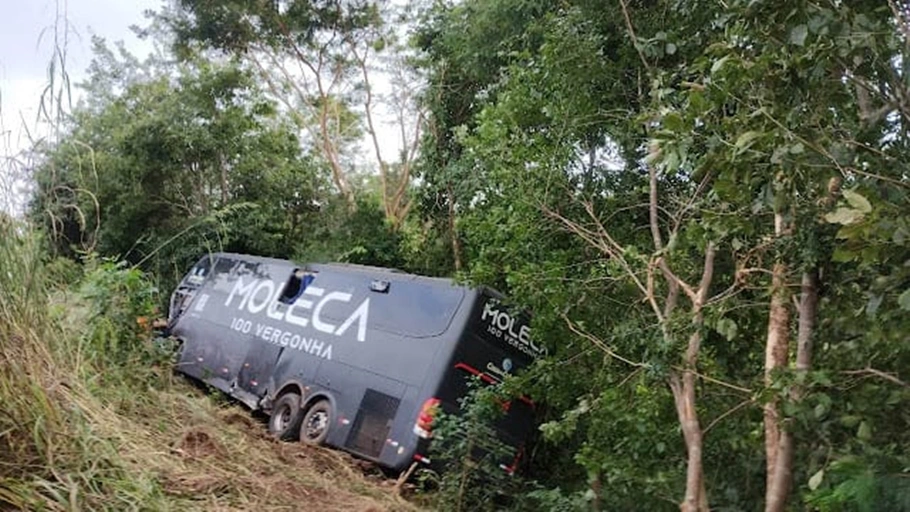 Ônibus da banda Moleca 100 Vergonha