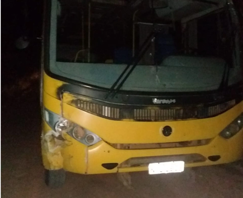 Ônibus envolvido no acidente