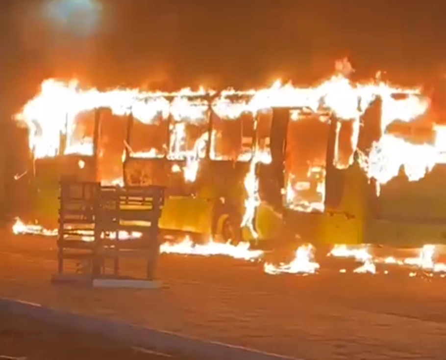 Ônibus incendiado no bairro Mocambinho