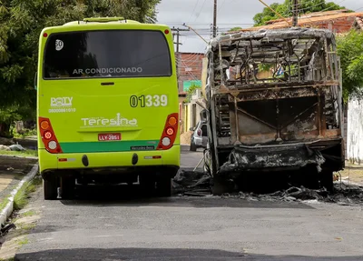 Ônibus queimado durante ato criminoso
