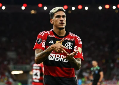 Pedro foi o homem da partida ao marcar dois gols para o Flamengo