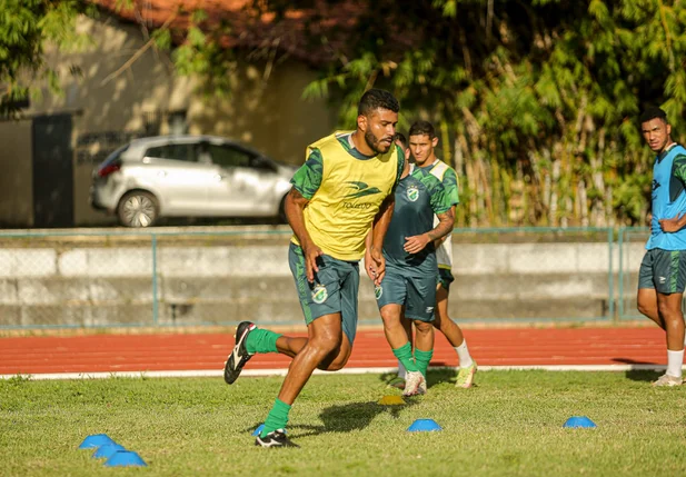 Peu, lateral do Altos