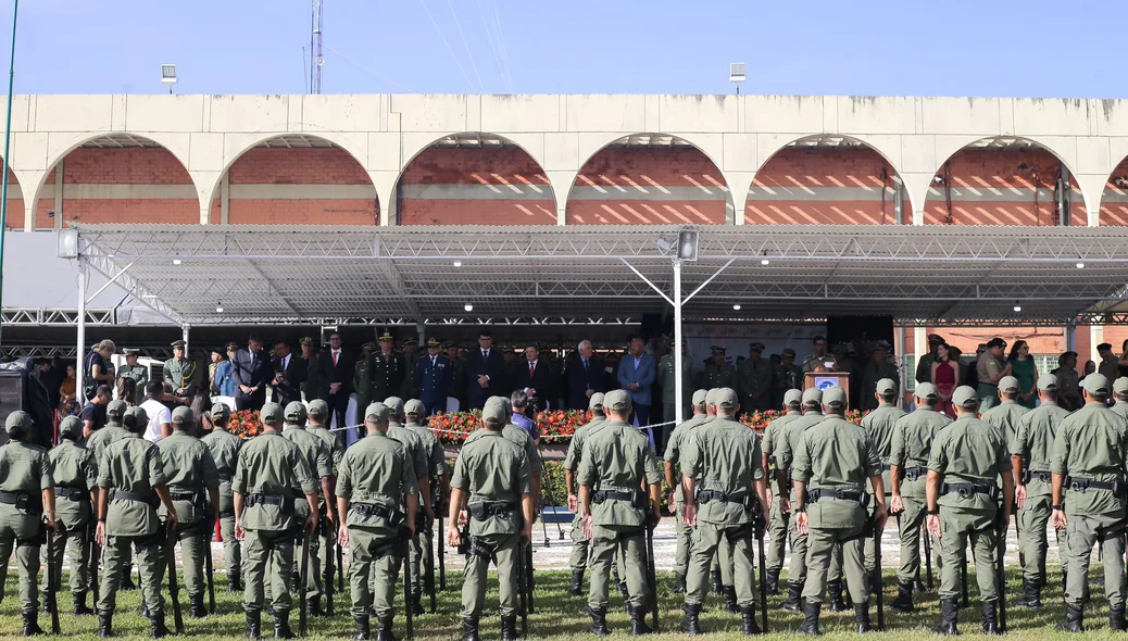 Polícia Militar e demais autoridades presentes