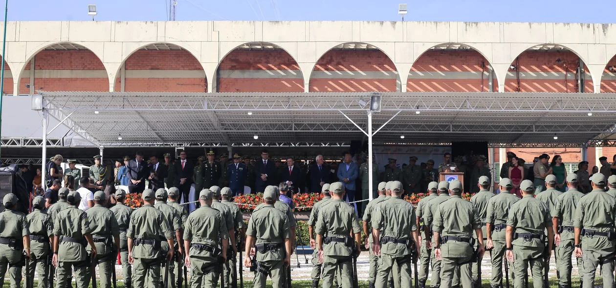 Polícia Militar e demais autoridades presentes