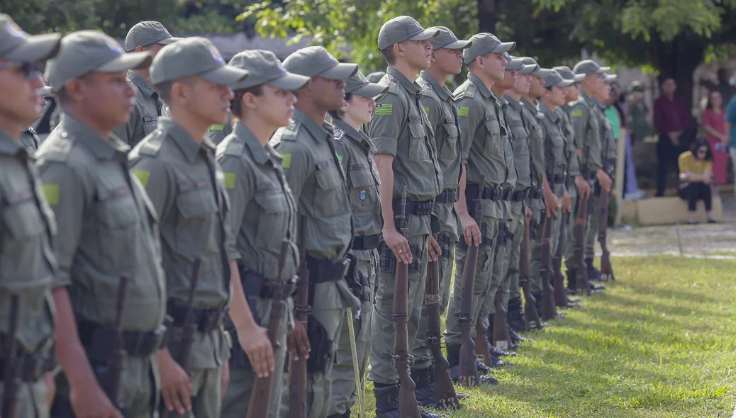 Policiais militares no QCG