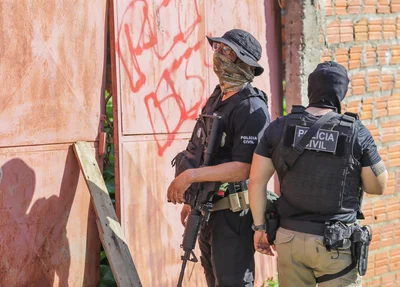 Policiais na operação