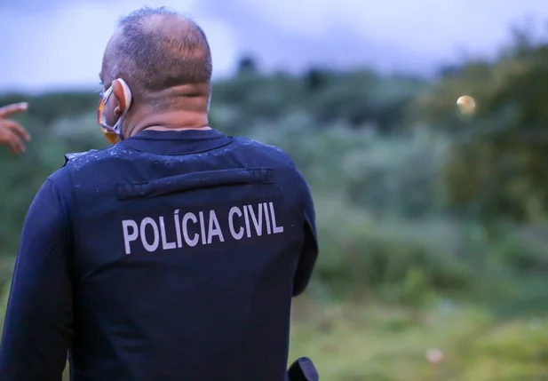 Policial civil no local