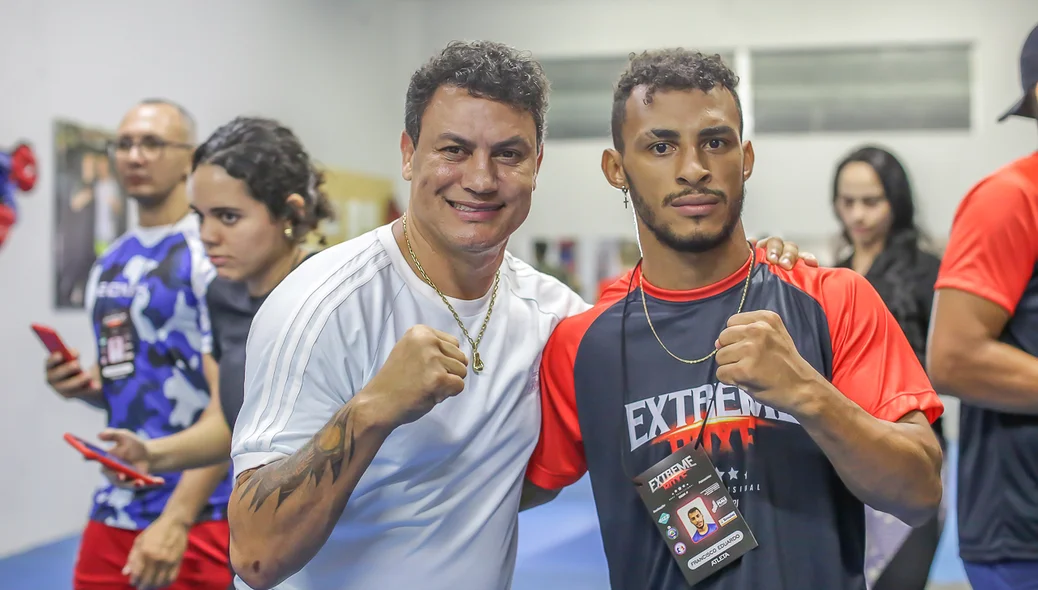 Popó ao lado do atleta Francisco Eduardo