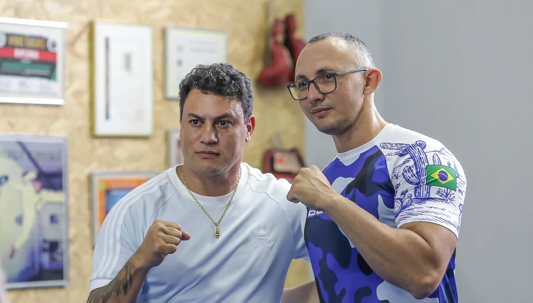 Popó ao lado do professor de Boxe