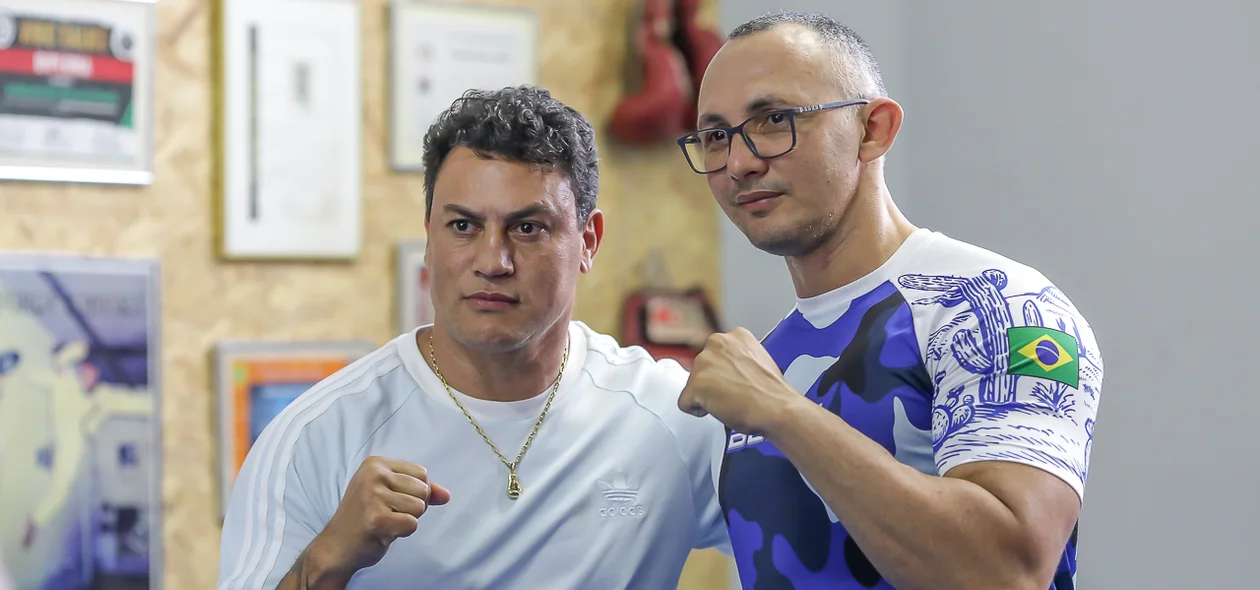 Popó ao lado do professor de Boxe