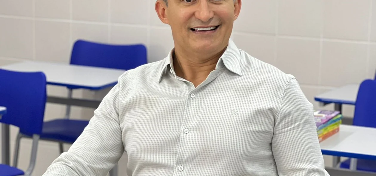 Prefeito de Curimatá na inauguração de complexo escolar