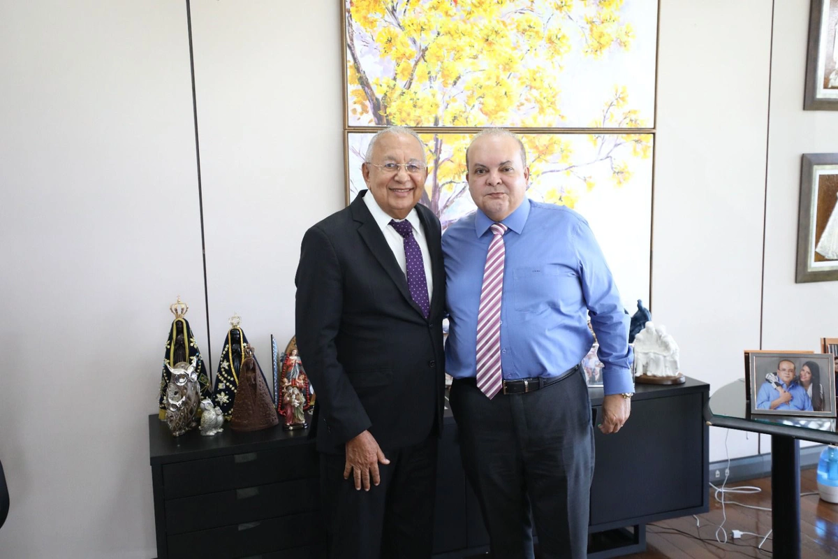 Prefeito Dr. Pessoa ao lado do governador Ibaneis Rocha