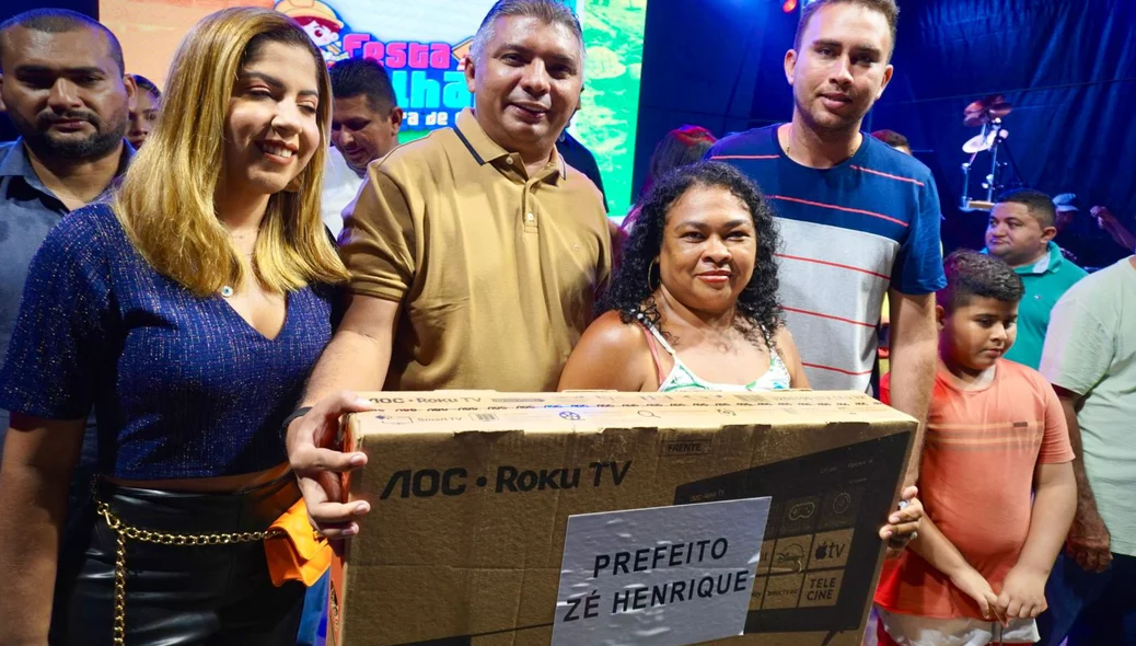 Prefeito Zé Henrique entregou prêmios para população