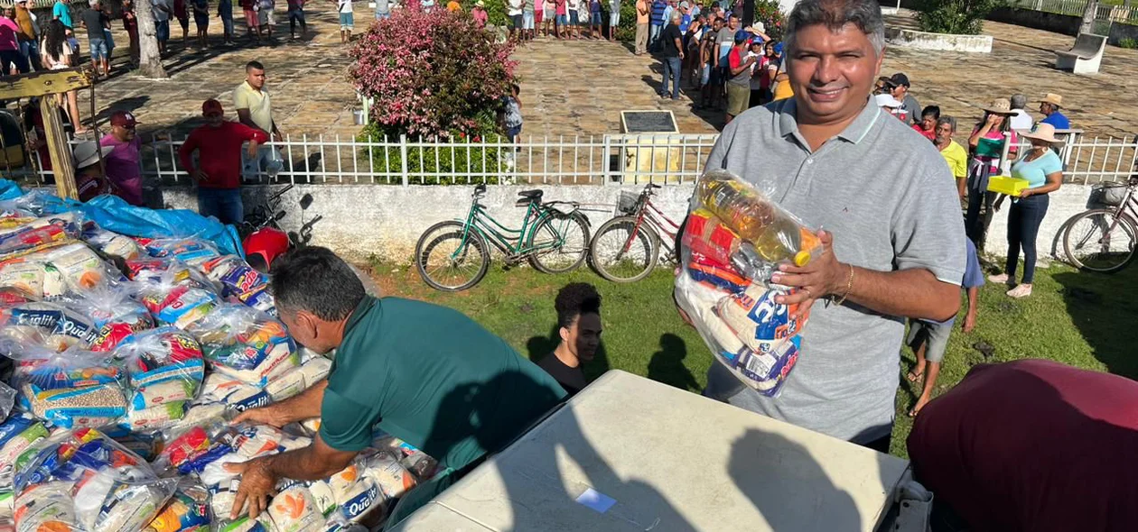 Prefeitura de Nossa Senhora de Nazaré realiza entrega de cestas básicas no minicípio