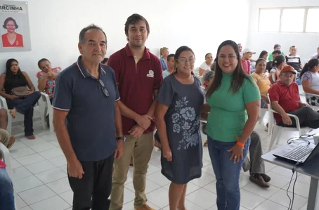 Prefeitura de Cocal de Telha durante orientação a agricultores