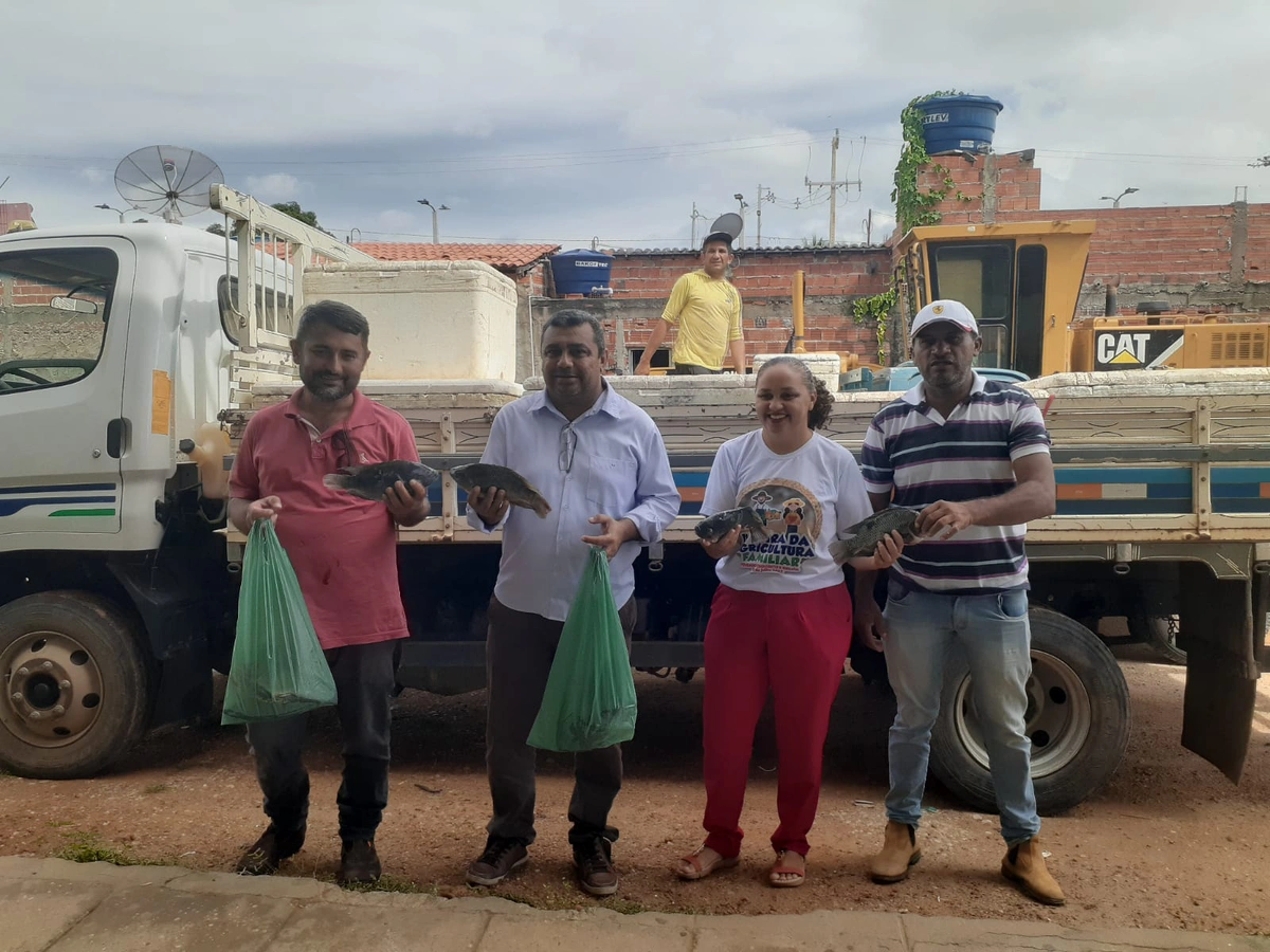 Prefeitura de Jaicós entrega peixes