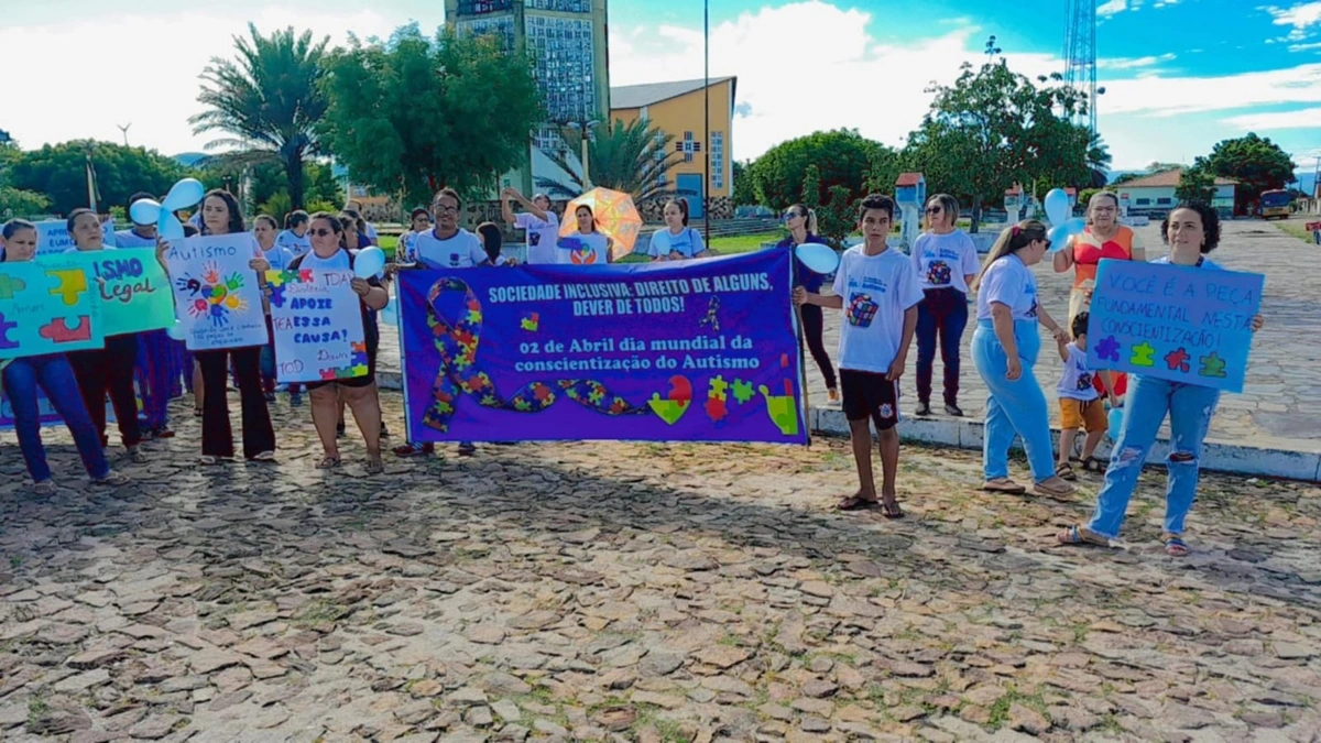 Prefeitura de São João da Fronteira realiza caminhada sobre conscientização do autismo