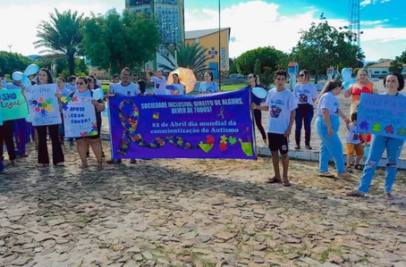 Prefeitura de São João da Fronteira realiza caminhada sobre conscientização do autismo
