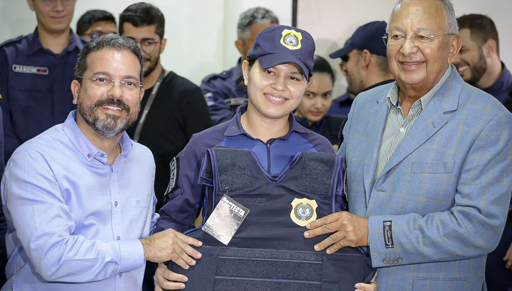 Prefeitura de Teresina entrega coletes balísticos para GCM nesta quarta