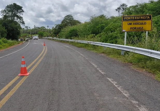 PRF no Piauí libera trecho interditado da BR 222