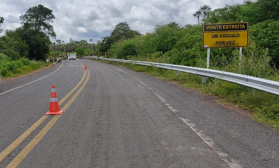 PRF no Piauí libera trecho interditado da BR 222