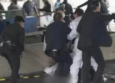 Primeiro-ministro do Japão foge de explosão