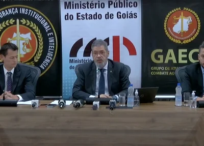 Promotores falam em coletiva sobre a operação Penalidade Máxima