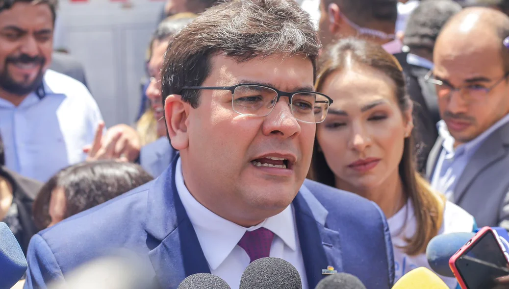 Rafael Fonteles durante entrevista