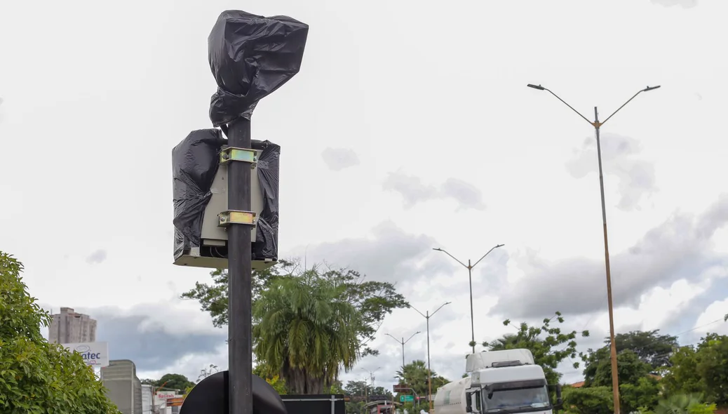 Radar coberto por saco preto