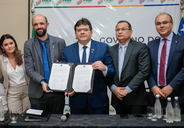 Rafael Fonteles assinou termo e cooperação com Ministério da Integração Regional
