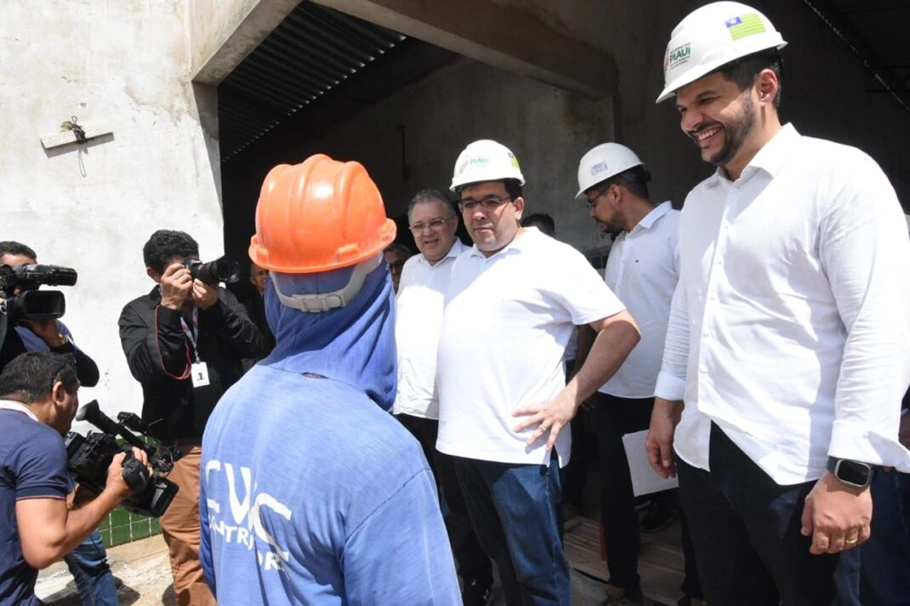 Rafael Fonteles visita obras da Unidade Escolar Senador Chagas Rodrigues
