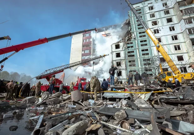 Rússia bombardeia Ucrânia e deixa ao menos 23 mortos