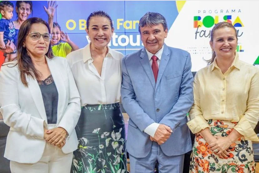 Sádia Castro, Margarete Coelho, Wellington Dias e Carmelita Castro durante reunião no ministério