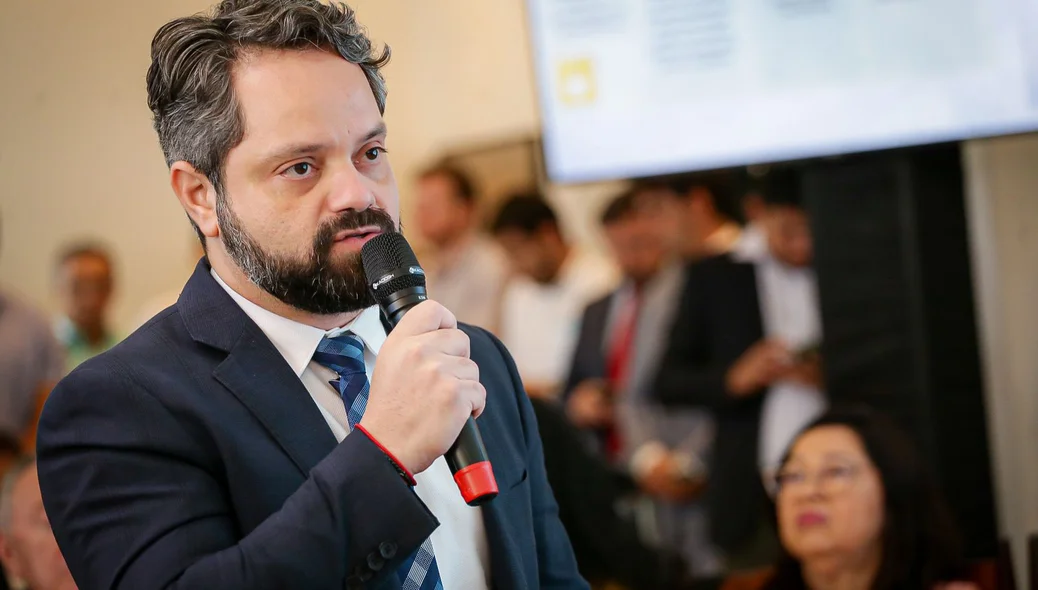 Secretário Marcelo Nolleto falando das ações do Governo