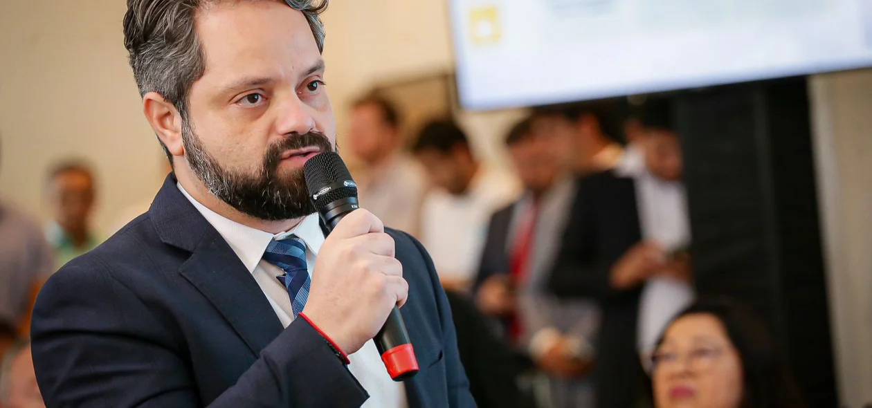 Secretário Marcelo Nolleto falando das ações do Governo