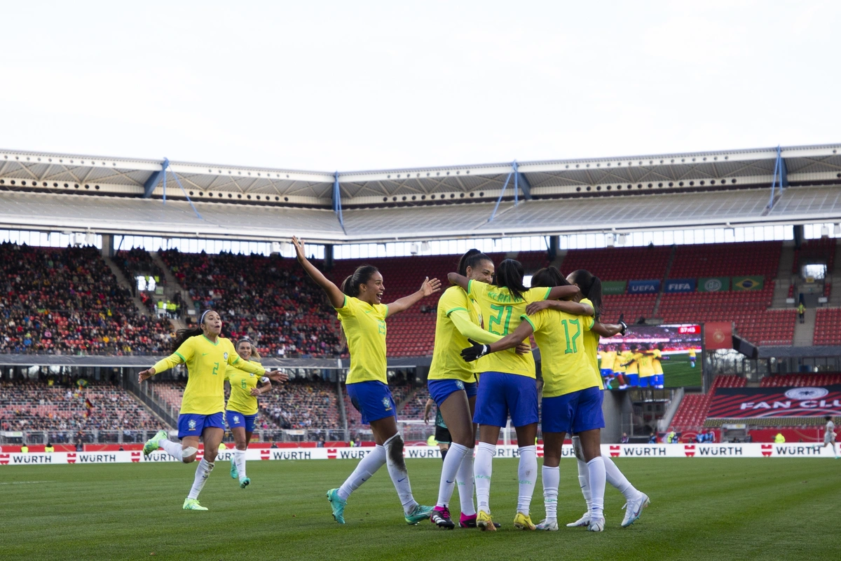 Seleção comemora gol diante da Alemanha