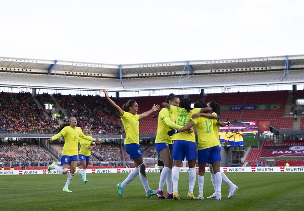 Seleção comemora gol diante da Alemanha